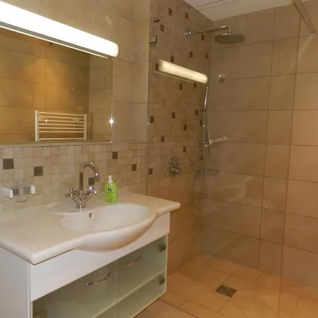 Gletscherblick- Appartement-fewo- Dusche Oder Bad- Wc 10-bettwohnung By Interhome *